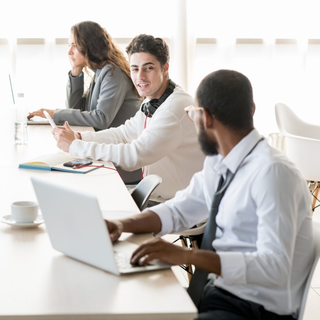 young-people-working-and-resting-in-coworking-space.jpg young-people-working-and-resting-in-coworking-space.jpg